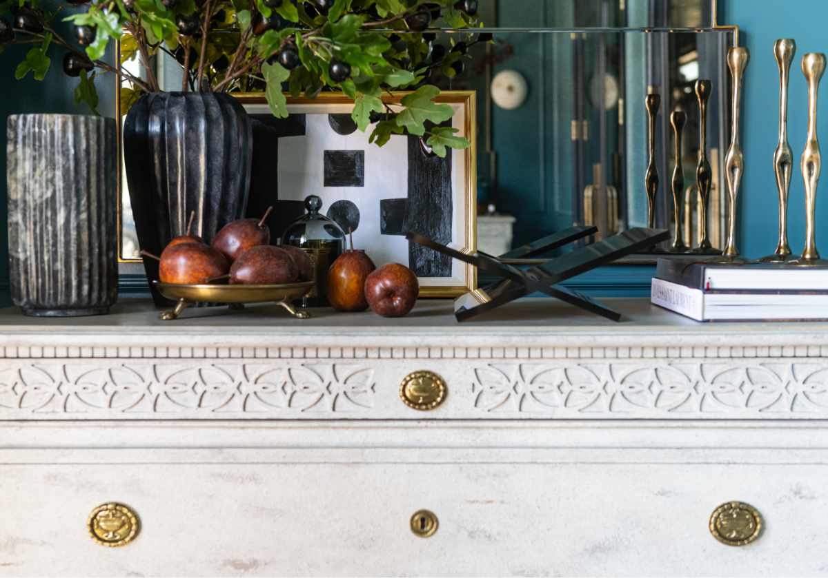LARGE GUSTAVIAN 4-DRAWER COMMODE - Image 5