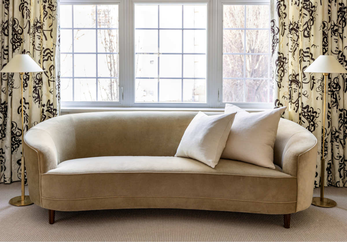 COLETTE CURVED SOFA | Camel Velvet - Image 2