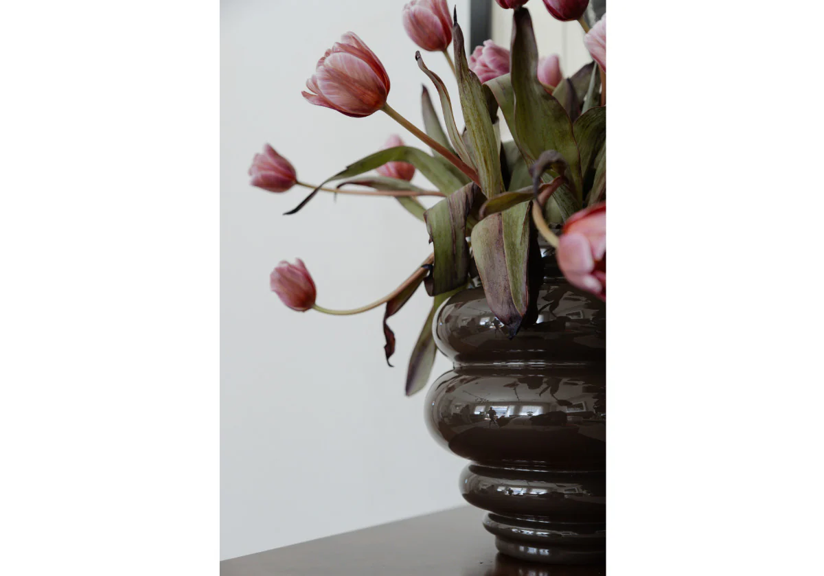 GLASS CHANNEL VASE | Cocoa - Image 12