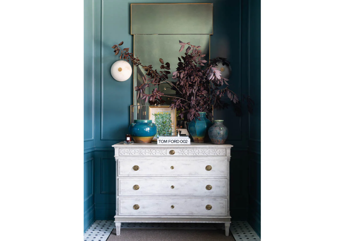 LARGE GUSTAVIAN 4-DRAWER COMMODE - Image 3