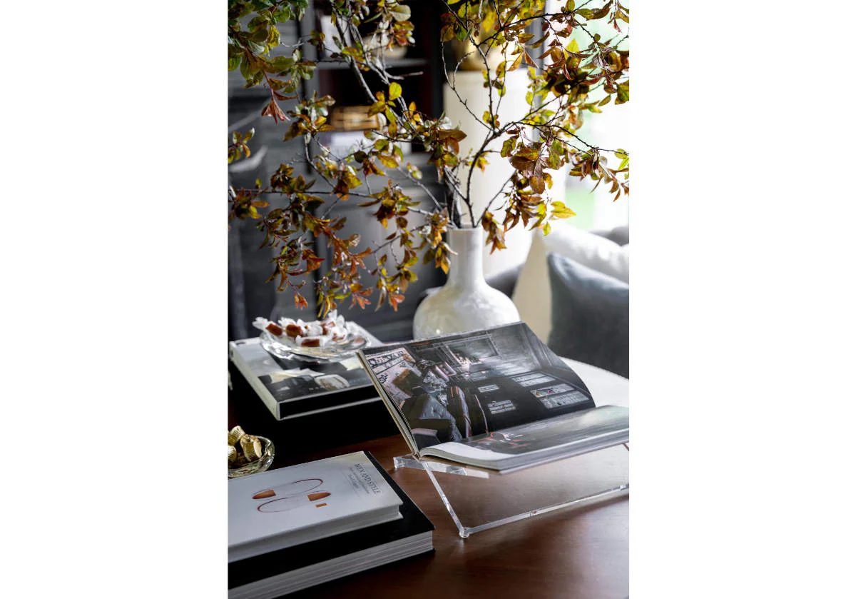 LUCITE GALERIE BOOK DISPLAY | Clear - Image 7