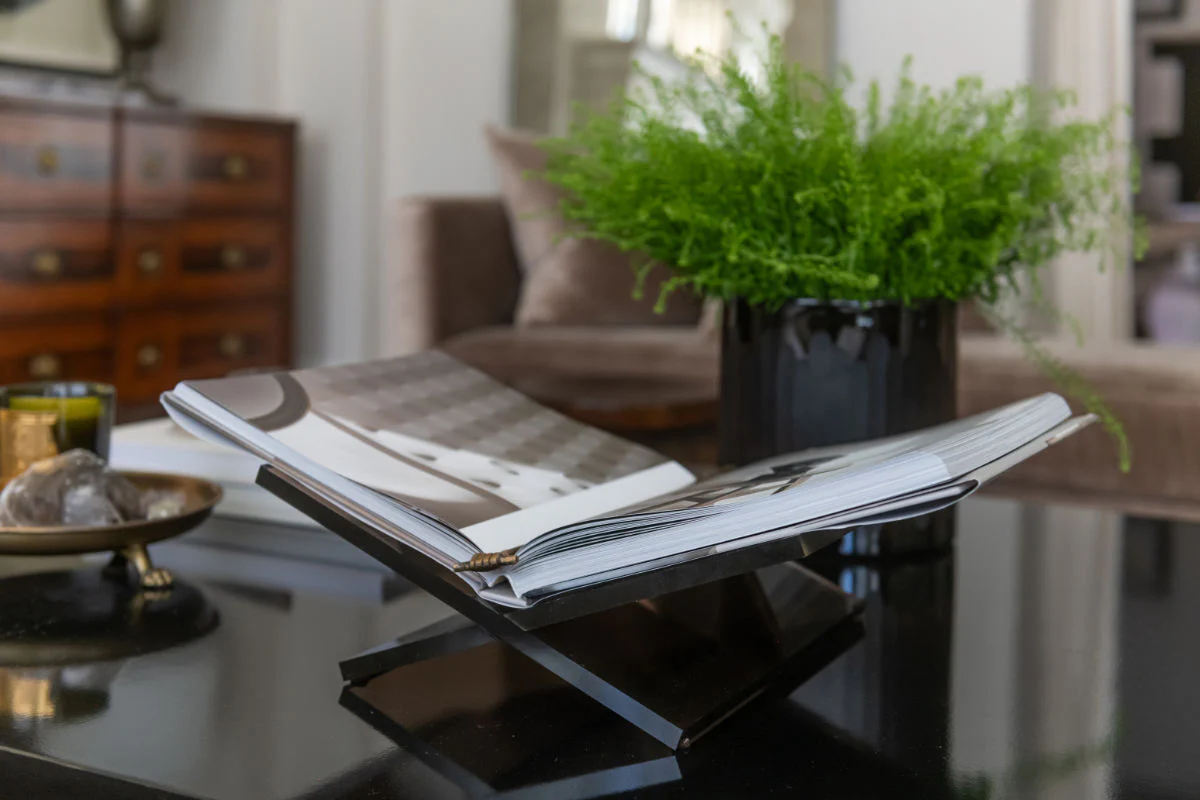 LUCITE GALERIE BOOK DISPLAY | Chocolate - Image 10
