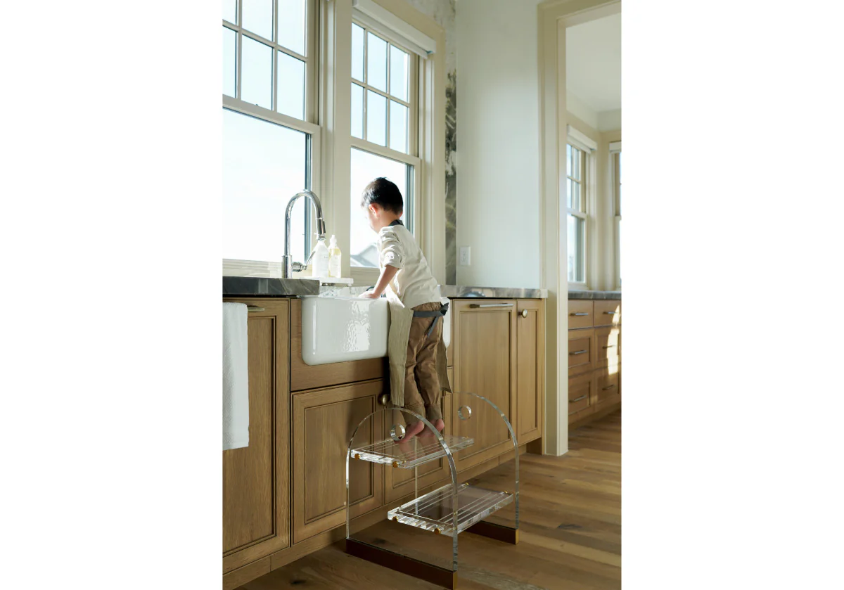 ODETTE STOOL | Lucite - Image 7