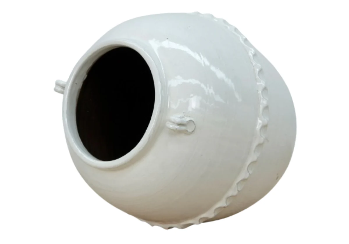 OFF WHITE CERAMIC POT WITH LACE DECORATION - Image 2