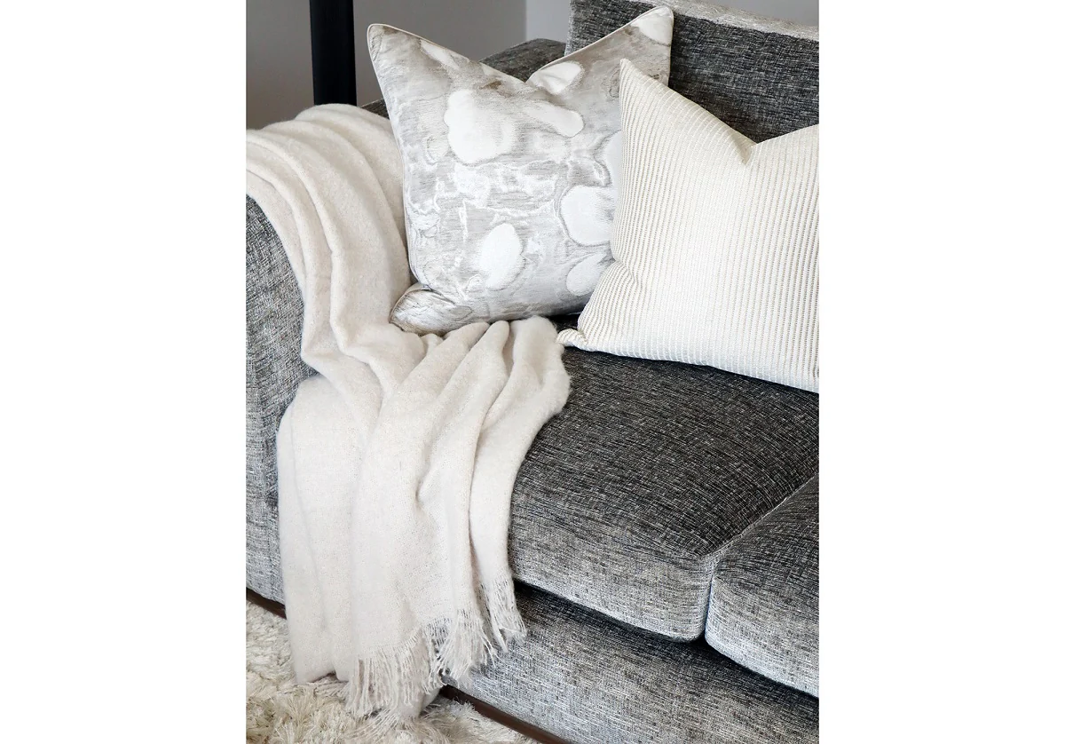 WHITE MOHAIR THROW BLANKET - Image 11